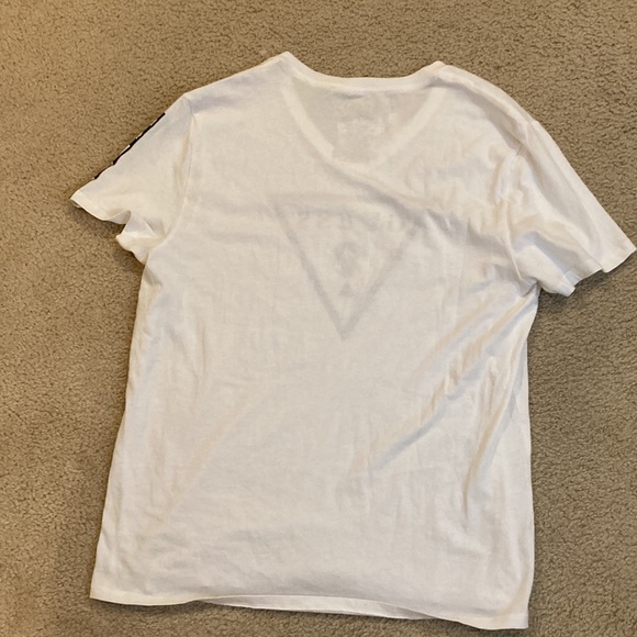Bundle of 2 Guess Brand V-neck Short Sleeve Cotton Tee Shirts Both Size Large L - Picture 12 of 17